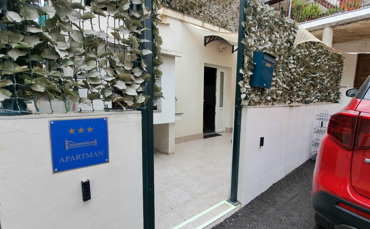 Center With Terrace And Free Parking Apartmán Kaštela